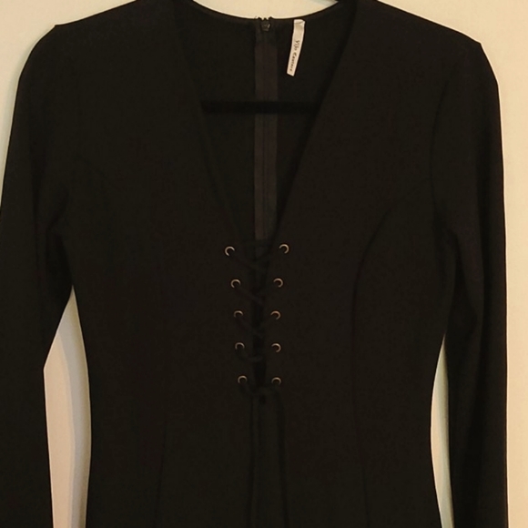 Dresses & Skirts - Black midi dress
